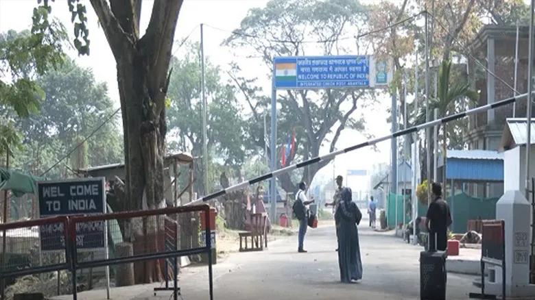 আখাউড়া দিয়ে ভ্রমণ ভিসায় ভারতে যাত্রা শুরু